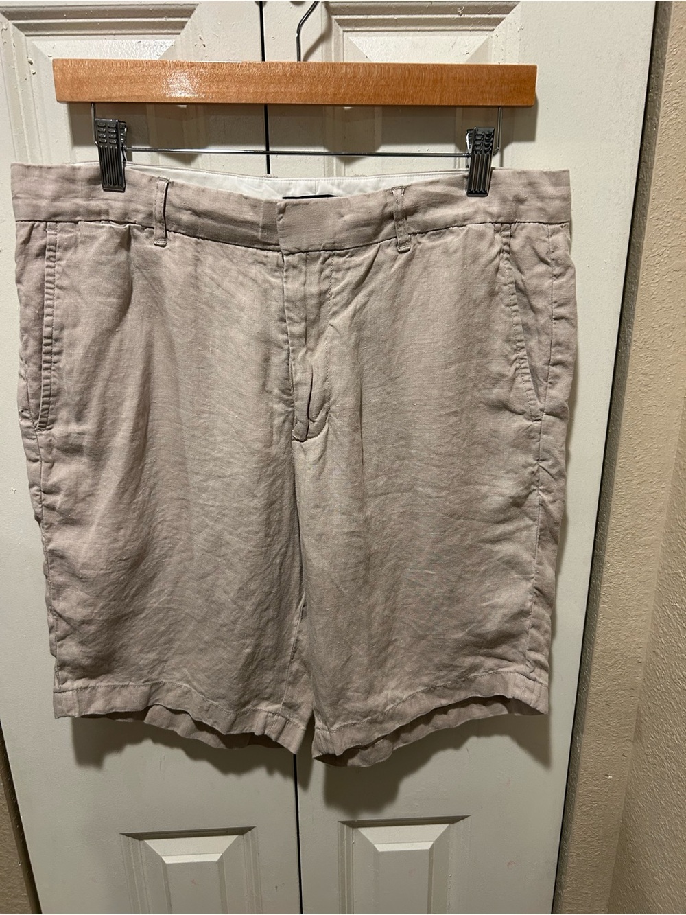 Vince Men’s 100% Hemp Shorts in Oatmeal 10” , size 33